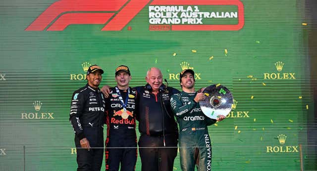 El caos absoluto del GP de Australia acaba con victoria de Verstappen y tercer podio consecutivo de Alonso