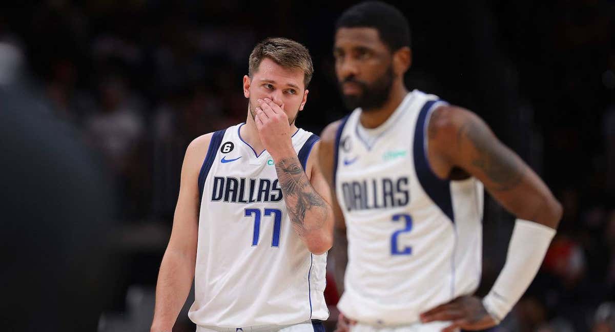 Luka Doncic y Kyrie Irving./AFP