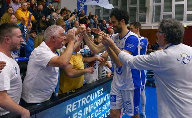 Beirán con la afición del Saint-Quentin. Gregory Portellette