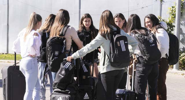 Vilda ‘se olvida’ de las jugadoras de la Liga F y tira del Barça B para completar la lista
