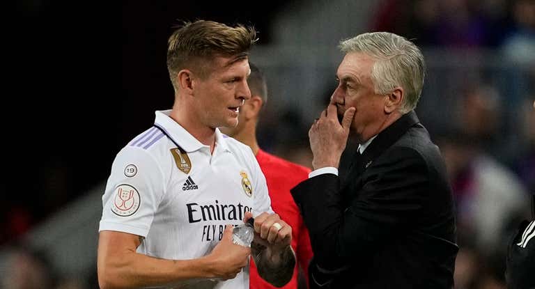 Ancelotti y Kroos, en el partido ante el Barcelona.