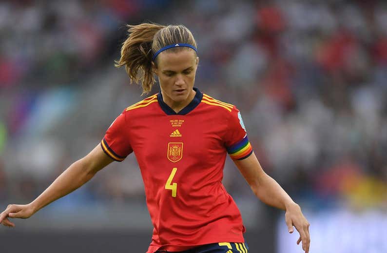 Paredes y Jenni Hermoso pagan el peaje del regreso con la capitanía