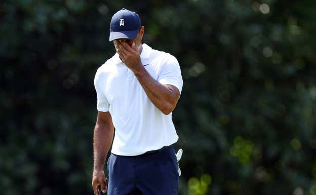 Tiger Woods algo contrariado este jueves en Augusta.  Getty