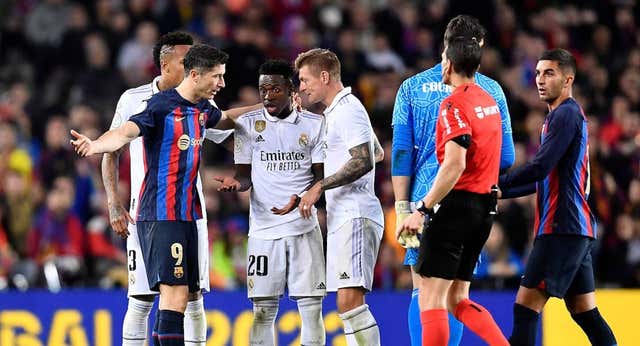 Dardo de la plantilla del Real Madrid a la del Barcelona: «¡La nueva era!»