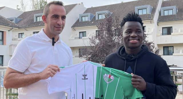 El Betis se posiciona por Mawuli Mensah
