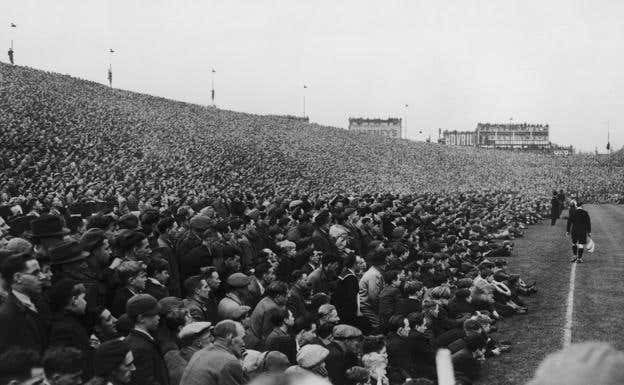 Las gradas de Stamford Bridge, abarrotadas en el partido de 1945 entre el Chelsea y el Dinamo de Moscú. GETTY