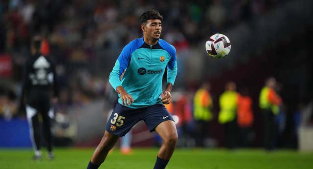Chadi Riad se queda solo en el filial