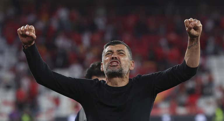 Conceiçao celebra la victoria de su equipo.
