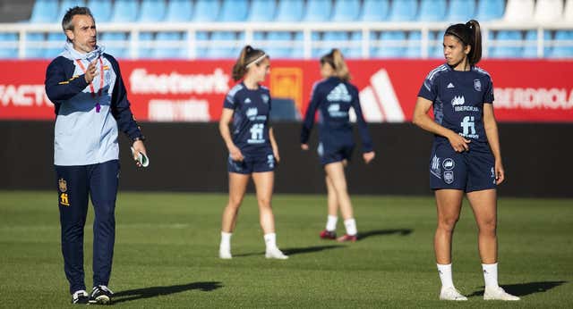 Vilda sigue definiendo su ‘nuevo’ once tipo en una Selección sin fijas