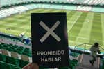 Silencio y bocas tapadas para protestar por la sanción a Canales