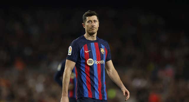 Robert Lewandowski reconoce que «no podía andar» tras el golpe con Militao y clama por el regreso de Messi