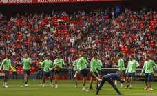 Baño de masas para Nico Williams y el Athletic antes del derbi