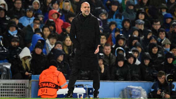 Guardiola dando instrucciones durante el Manchester City-Bayern. /EFE