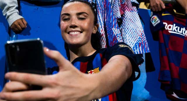 Real Madrid y Barça hacen sombra a clubes masculinos en redes sociales