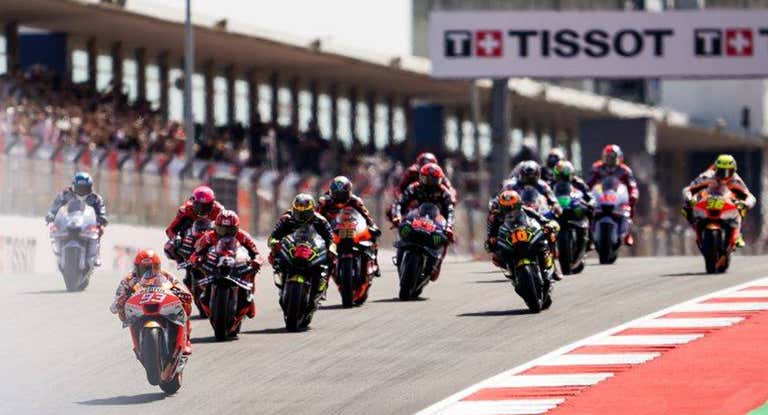 Marc Márquez liderando la carrera del Gran Premio de Portimao.