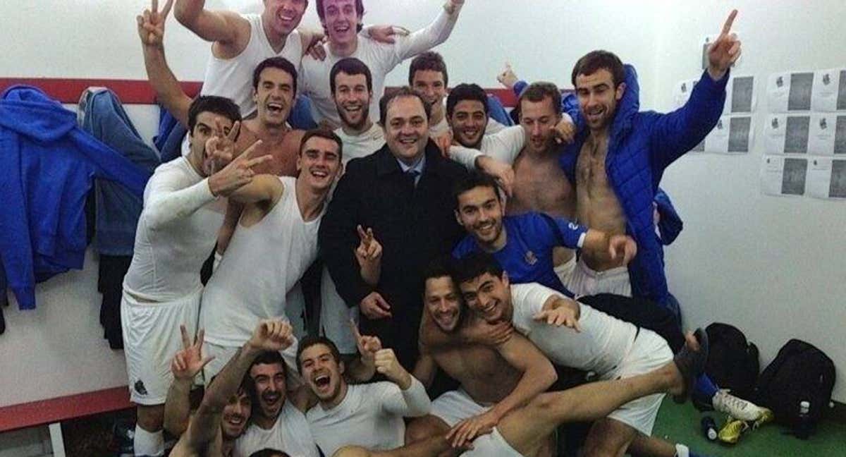 Los jugadores de la Real celebran el triunfo en el último derbi en San Mamés. /Real Sociedad