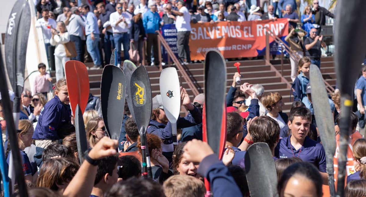 Manifestación por el Club Náutico de Palma. /JORGE DIAZ VALDERAS/RCNP