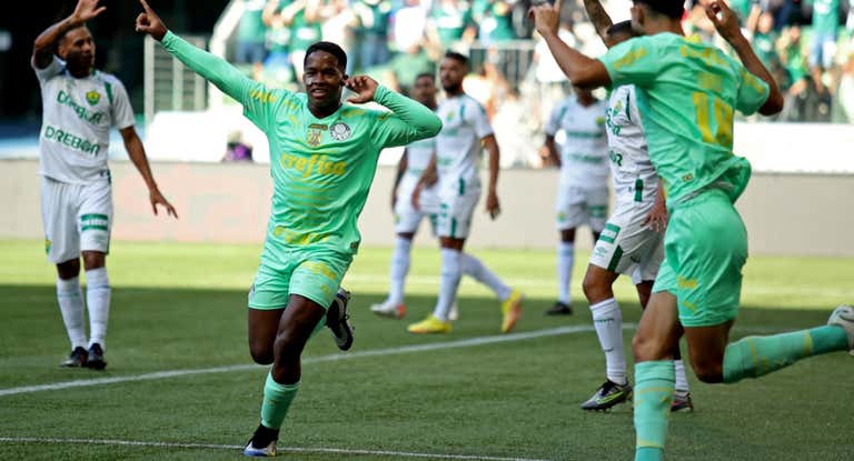 Endrick celebra el primer tanto del Palmeiras en el Brasileirao.