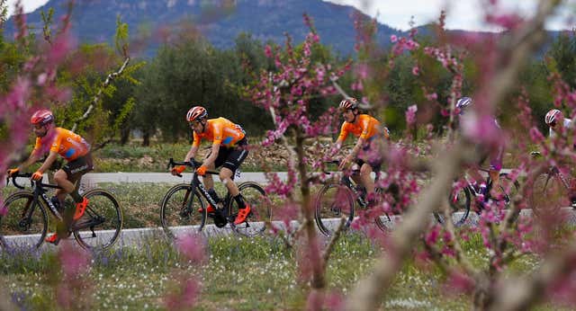 Euskaltel-Euskadi: entre la nostalgia de Mayo y la ilusión de la ‘generación Azparren’