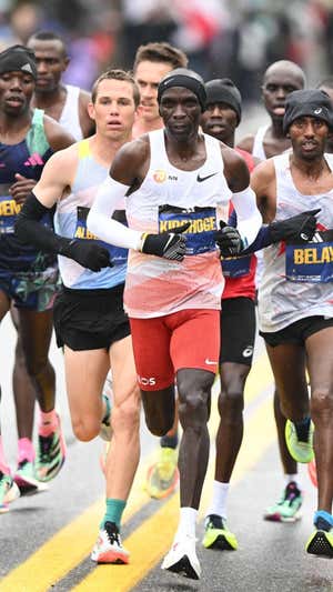 Kipchoge, hoy, durante la prueba.  Reuters