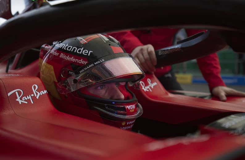 Sainz renuncia en silencio a sus vacaciones para dar un paso adelante en Ferrari