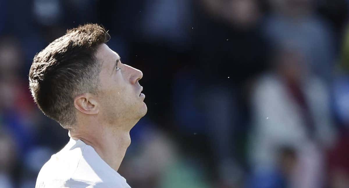 Lewandowski en el Getafe - Barcelona de LaLiga./EFE / SERGIO PÉREZ
