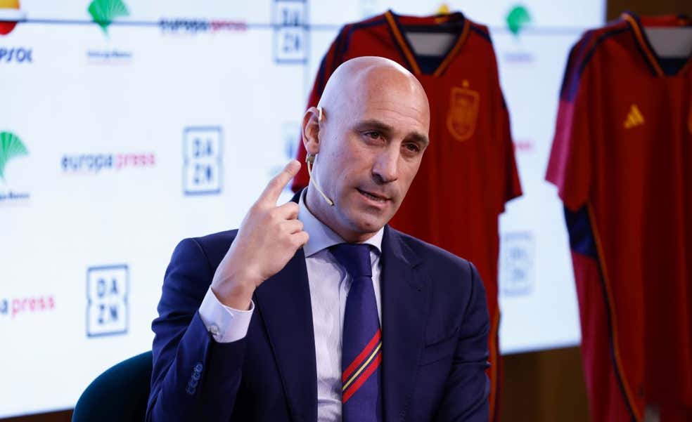 La RFEF condena la agresión a un árbitro y acusa de irresponsabilidad a «destacados dirigentes del fútbol español»