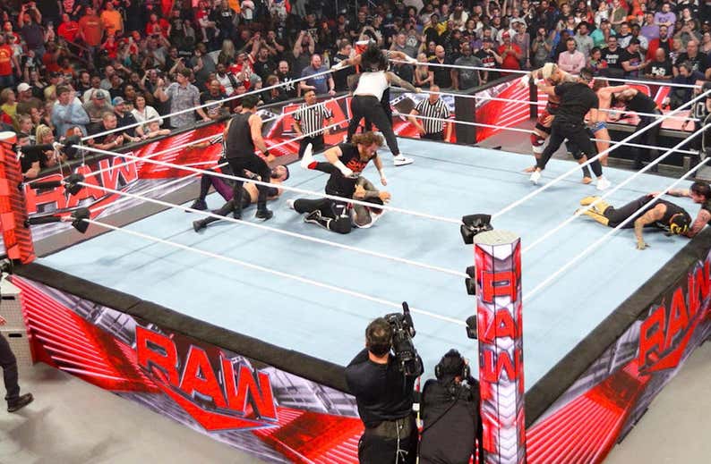 Bloodline y Judgment Day provocan el caos absoluto en RAW
