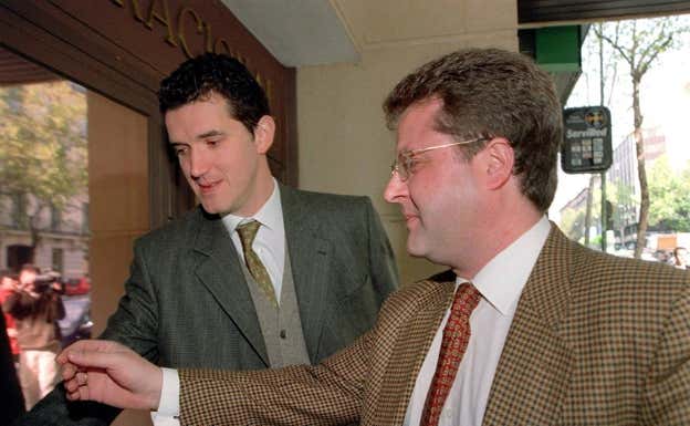 Luis Manuel Rubí y el abogado Miguel Juane, en su llegada a la Audiencia Nacional el 6 de abril del año 2000.  EFE