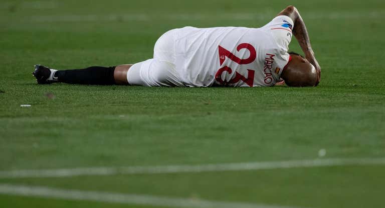 Marcão, lesionado ante el Manchester United.