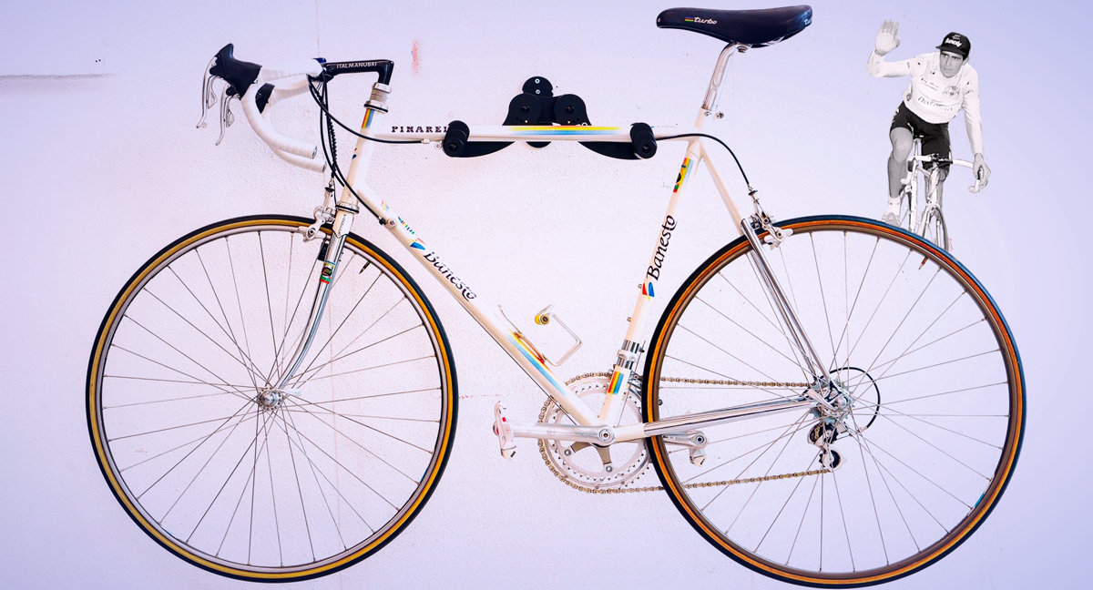 La bicicleta de Induráin en el Tour 1994, en la exposición de subastas en París./DOMINGO GALARRETA