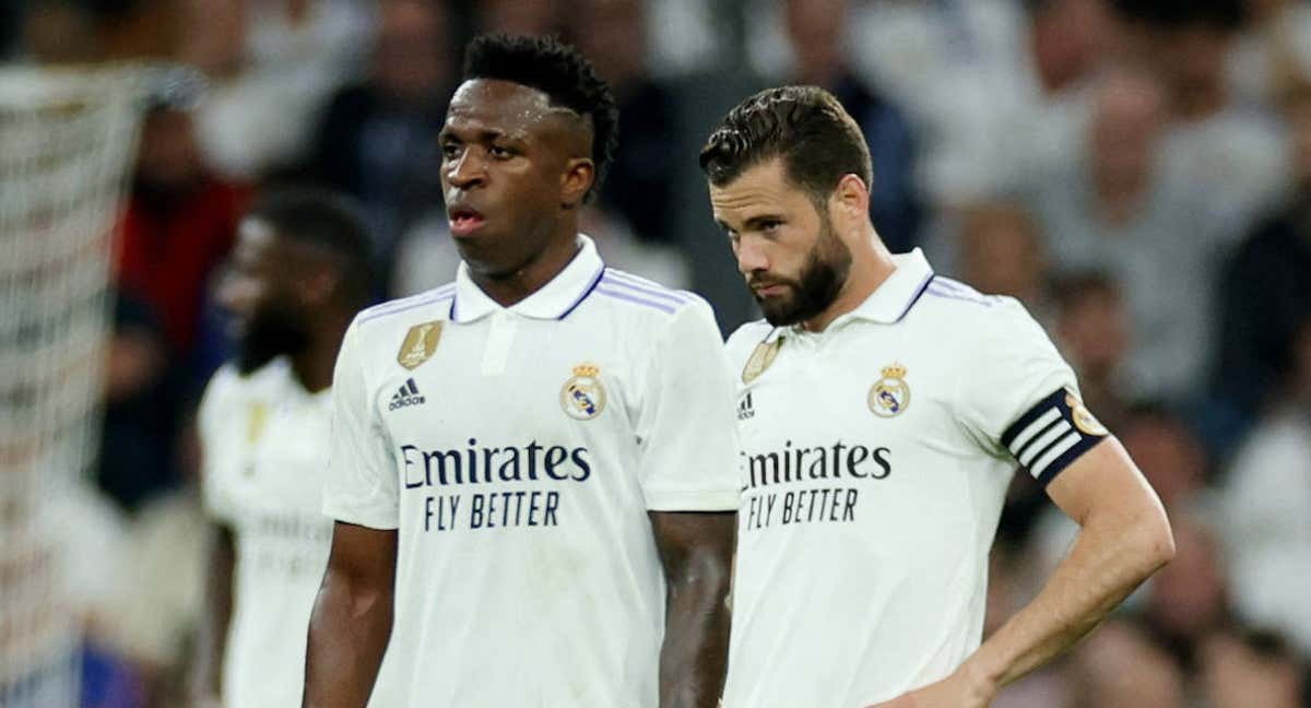 Vinicius y Nacho se lamentan tras caer contra el Villarreal./LVA