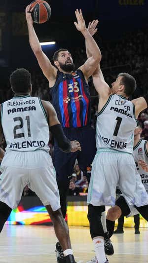 Nikola Mirotic frente al Valencia. Efe