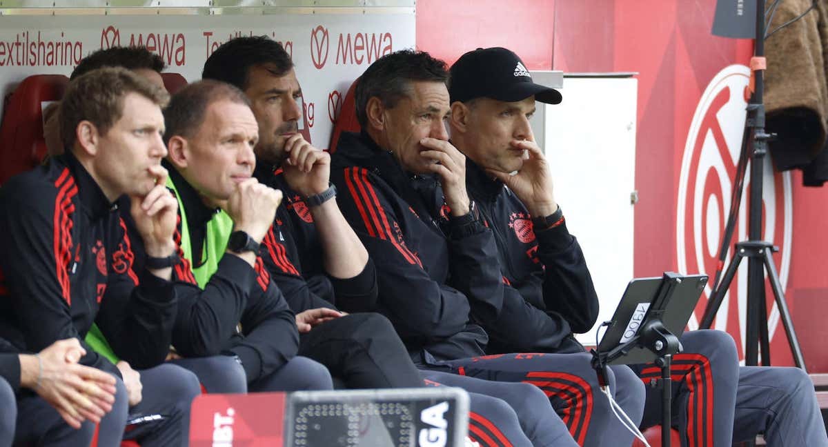 Tuchel y su cuerpo técnico durante la derrota ante el Mainz. /AFP