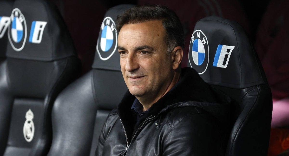 Carlos Carvalhal, en el banquillo del Santiago Bernabéu.
