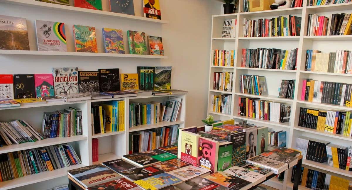 Imagen de la librería física de Libros de Ruta en Bilbao.