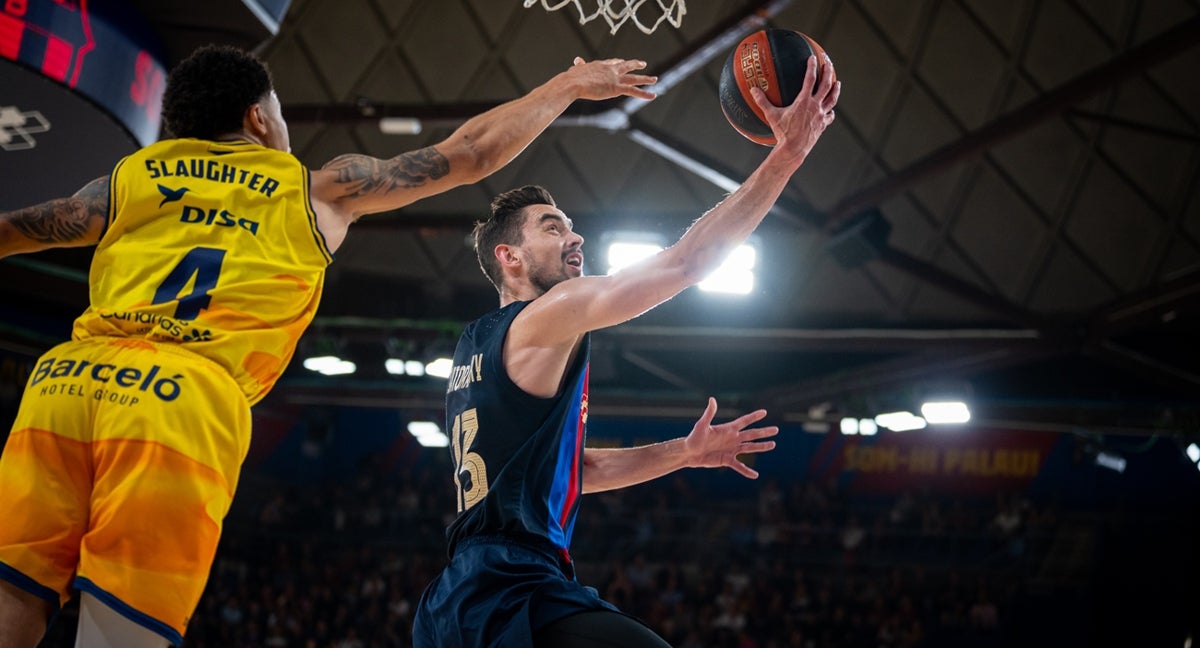 TOMAS SATORANSKY BUSCA ANOTAR ANTE LA DEFENSA DE AJ SLAUGHTER