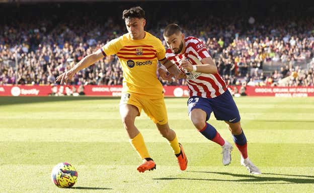 Pedri volvió a jugar un partido en el Camp Nou. REUTERS