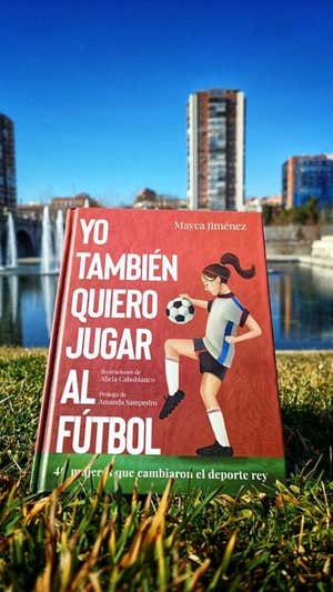 El libro 'Yo también quiero jugar al fútbol', escrito Mayca Jiménez e ilustrado por Alicia Caboblanco.  MAYCA JIMÉNEZ