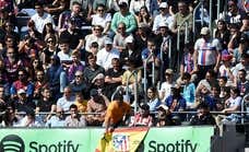 El Barça asegura que quitó la bandera del Atlético por tapar la publicidad