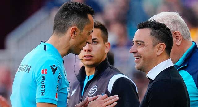 El enfado del Atleti: «Te chorean con VAR y sin VAR»