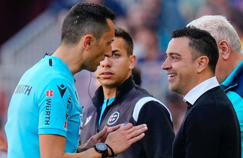 El enfado del Atleti: «Te chorean con VAR y sin VAR»