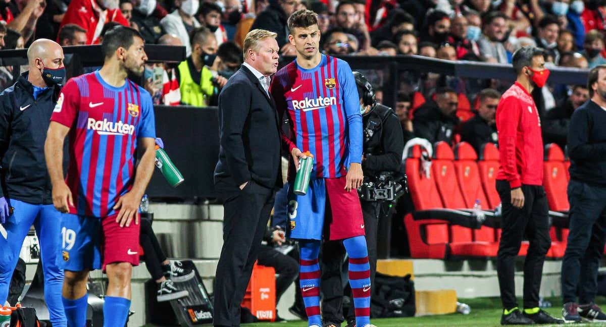 Koeman, en Vallecas, durante su último partido como entrenador del Barça./GETTY