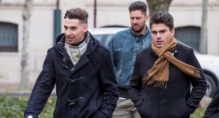 Carlos Cuadrado (izquierda) y Víctor Rodríguez (en el centro), con Raúl Calvo, que fue exculpado, en 2019.