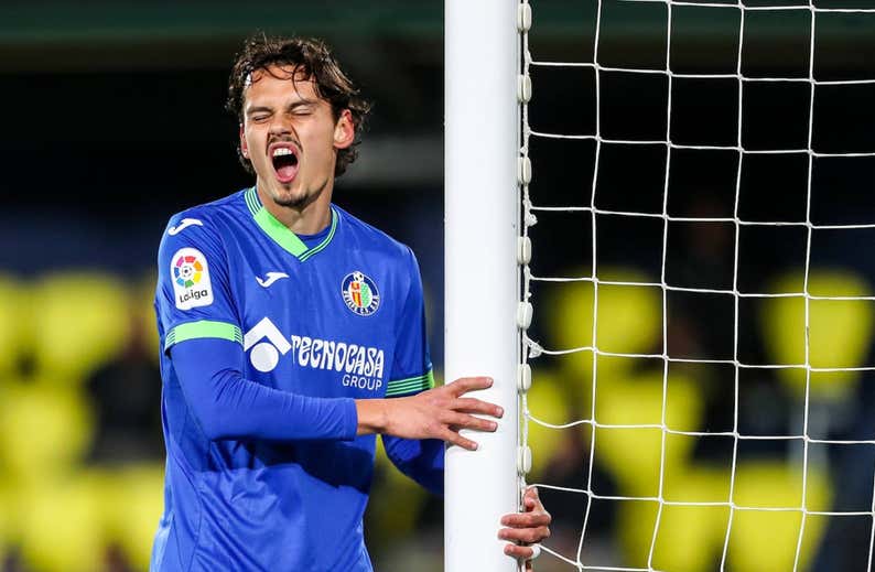Suárez deja al Getafe al borde del precipicio