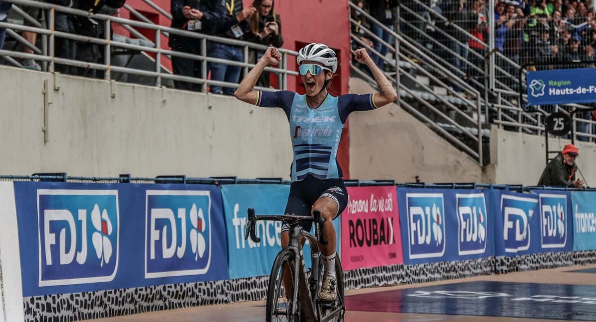 'Lizzie' Deignan firma su victoria en París-Roubaix tras regresar de su primer embarazo. /ASO / FABIEN BOUKLA