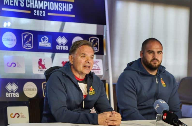 Santi Santos deja de ser seleccionador nacional del 'XV del León'