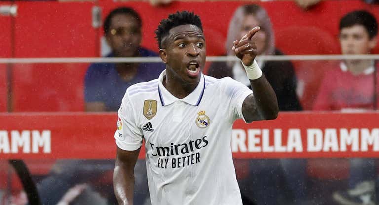 Vinicius Junior protesta una acción en Girona.