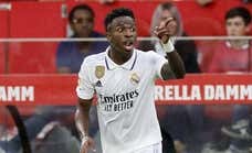 Vinicius, lejos del Bernabéu: más faltas sufridas, más nerviosismo y peor rendimiento