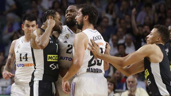 Momento en el que se inicia la pelea entre Llull y Punter./Efe